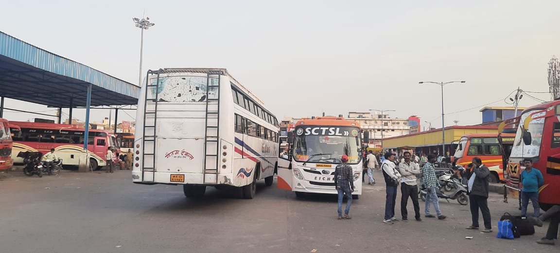 Photo of बसों में वसूला जा रहा यात्रियों से मनमाना किराया,एक भी बसों में नहीं चस्पा है किराया सूची
