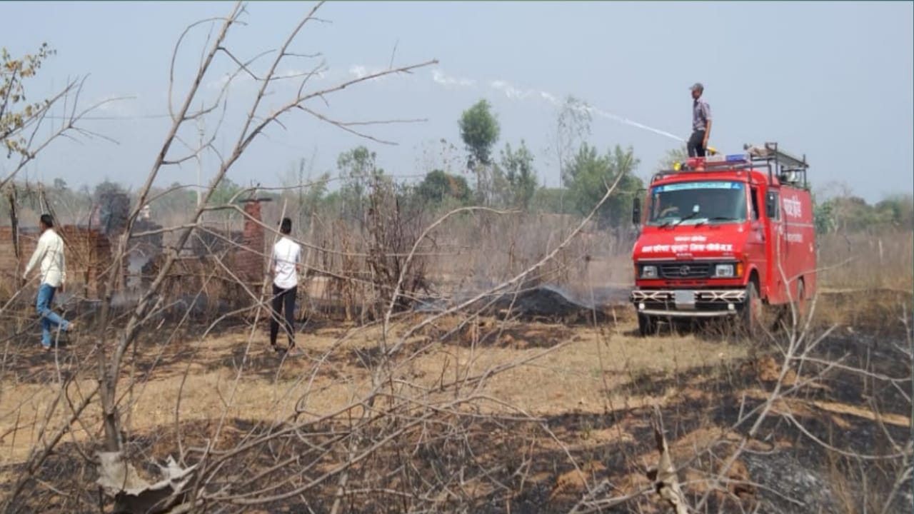 Photo of चुरहट के राजघाट में लगी आग: 1 मकान जलकर खाक,साथ ही सागौन के पौधे भी जलकर नष्ट