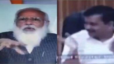 Photo of PM Modi ले रहे थे कोरोना मीटिंग, केजरीवाल ने यह क्या कर दिया ! सोशल मीडिया पर वीडियो वायरल