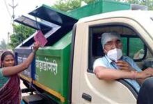 Photo of ड्राइवर ना होने से सीएमओ खुद चला रहे है कचरा वाहन