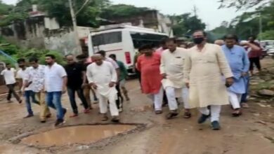Photo of SIDHI : CM शिवराज ने नहीं बनवाई सड़क तो पूर्व नेता प्रतिपक्ष अजय सिंह ने जनसहयोग से शुरू करवा दिया काम