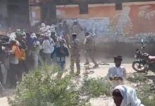 Photo of अन्दाताओं ने मांगी खाद मिली लाठियां,केंद्रीय कृषि मंत्री नरेंद्र तोमर के संसदीय क्षेत्र की घटना,कांग्रेस ने कहा भाजपा का यह है चरित्र,देखें Video