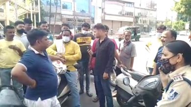 Photo of आकाशवाणी तिराहे पर गाड़ी रोकने को लेकर भाजपा कार्यकर्ता और ट्रैफिक पुलिस के बीच विवाद