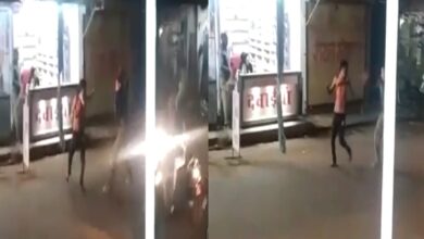 Photo of Viral Video: MP पुलिस की बर्बरता आई सामने,युवक को कड़ाके की ठंड में दौड़ा-दौड़ा कर पीटा