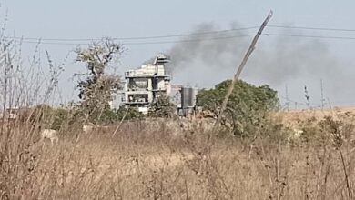 Photo of गड़ेरिया-कनई मार्ग में धुआं उगल रहा बैचिंग प्लांट,भ्रष्ट प्रदूषण नियंत्रण अधिकारी मौन,रहवासियों में बढऩे लगा है असंतोष