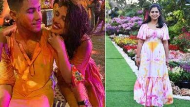 Photo of ईशा अंबानी व प्रियंका चोपड़ा ने होली खेलने के लिए पहनी खूबसूरत ड्रेस लेकिन बाद में कपड़ों का हुआ बुरा हाल