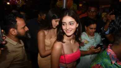 Photo of Celebs Spotted:Janhvi Kapoor,अनन्या पांडे और शनाया कपूर डिनर डेट पर पहुंची साथ, हसीनाओं को इतनी बोल्डनेस दिखाना पड़ा भारी,Video Viral