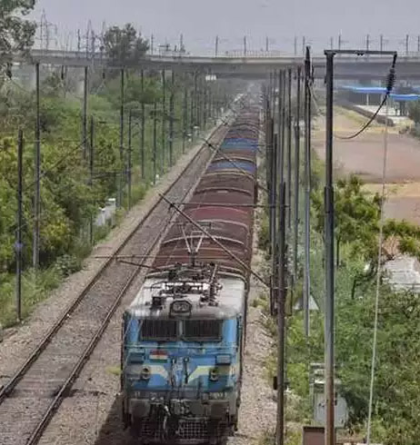 Indian Railways : PM Modi ने रेलवे यात्रियों को दी बड़ी सौगात, अब बिना ट्रेन के कर सकेंगे सफर, टीटीई भी नहीं रोकेगा!