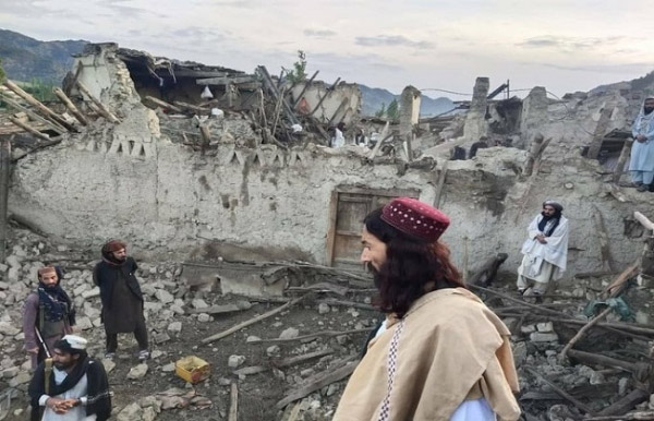 Afghanistan - पाकिस्तान, इंडोनेशिया, मलेशिया में भूकंप के झटके, 920 लोगों की मौत, 600 से ज्यादा घायल !