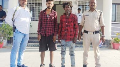 Photo of Singrauli Kotwali police ने 60 लीटर शराब के साथ दो आरोपी गिरफ्तार