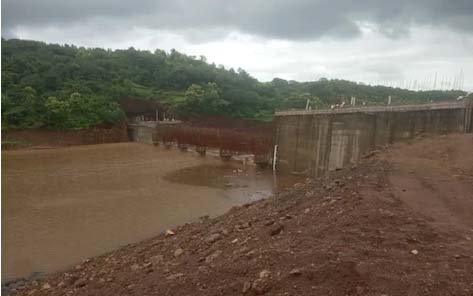 Dam of 303 crores : 303 करोड़ का कारम डेम नहीं झेल पाया पहली बारिश ,लीकेज के बाद 18 गांव कराए गए खाली, सेना तैनात