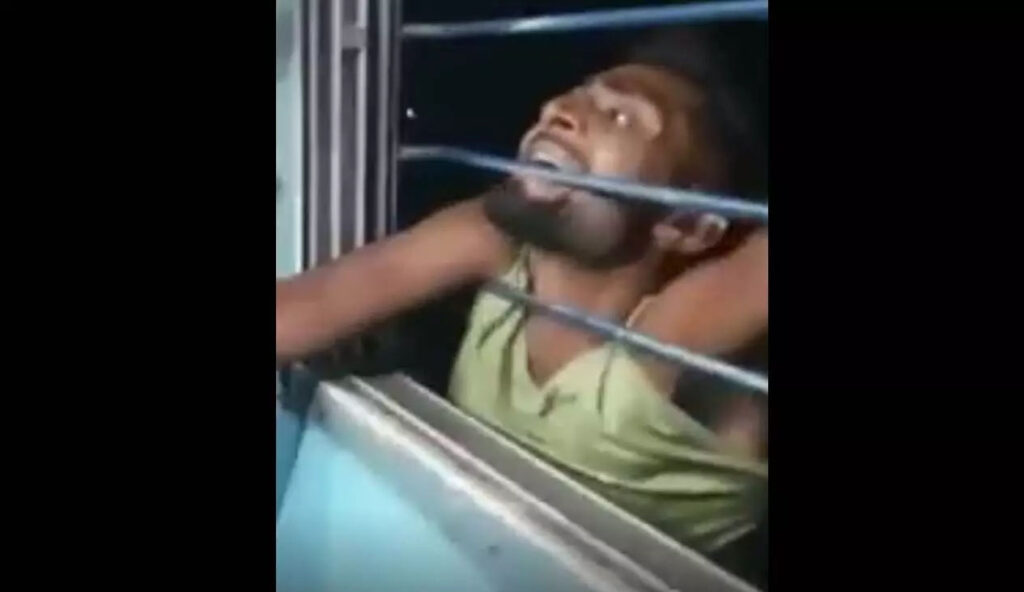 Viral Video of a thief: चोर ट्रेन की खिड़की पर लटककर मांगता रहा जान की भीख,15 किमी में साक्षात हो गए यमराज के दर्शन