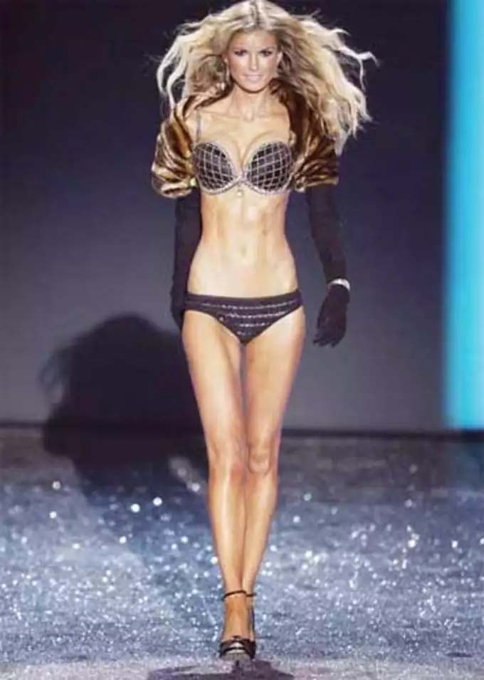 Model wore bikini worth 1 billion : इस मॉडल ने पहने 1 अरब कीमत की बिकिनी व 25 करोड़ की ब्रा , खासियत जान हो जाएंगे दंग
