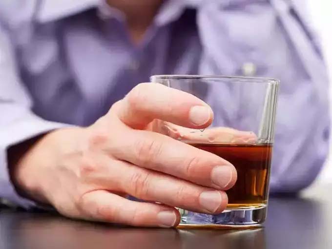 Diabetes and alcohol: डायबिटीज है और आप बियर या शराब पीते हैं? जाने कैसे Blood Sugar को बेलगाम करती है शराब