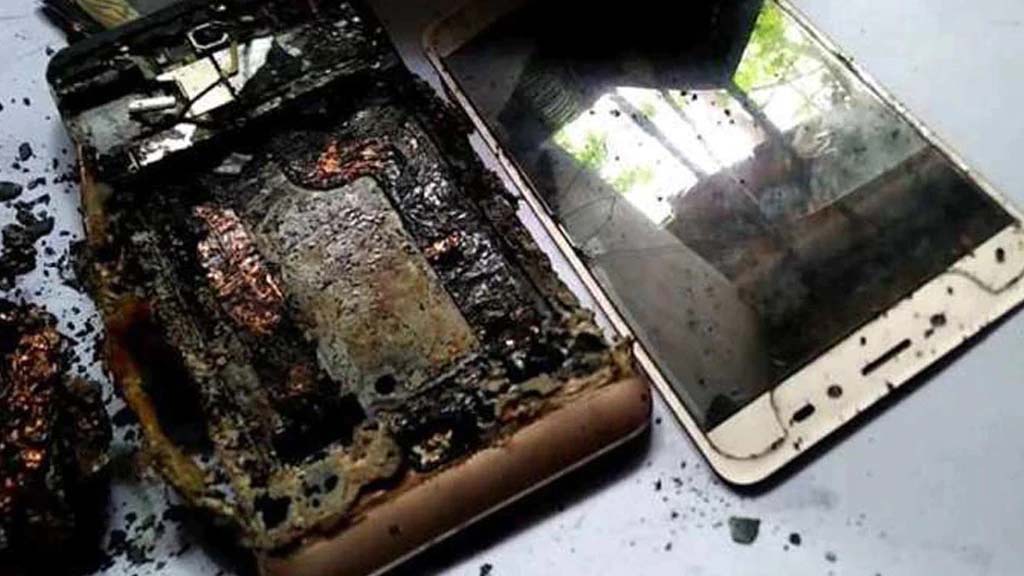 Phone Blast: स्मार्टफोन बम की तरह फटने की वजह आई सामने ! भूलकर भी ऐसे ना रखें,नही पड़ेगा पछताना