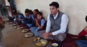 CM Shivraj का ये कलेक्टर सरकारी बच्चों का रोज खाता हैं मध्यान्ह भोजन, शादगी और वजह जान कर हो जायेगें हैरान