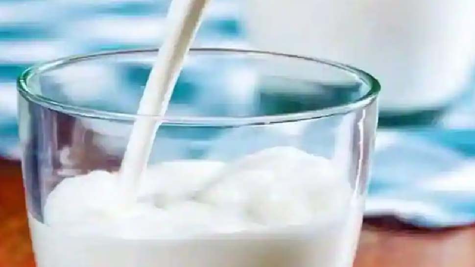 Milk In Winter:सर्दियों में दूध में मिलाकर खाये यह ताकतवर चीज,बीमारियों से मिलेगी निजात शरीर होगा फौलाद
