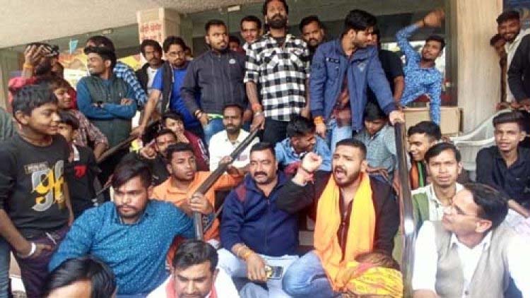 MP News : CG के बाद MP के इंदौर,बड़वानी,भोपाल व रतलाम में पठान फिल्म का हुआ विरोध,कई शहरों मे विरोध प्रदर्शन के बीच रुका शो