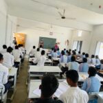 singrauli news: स्थायी शिक्षा समिति अध्यक्ष ने कई विद्यालयों का किया निरीक्षण, मिली भारी कमियां,शिक्षको को शिक्षा का स्तर सुधारने दी गई हिदायत,सही जवाब देने वाले छात्र-छात्राओं को किया गया पुरुस्कृत