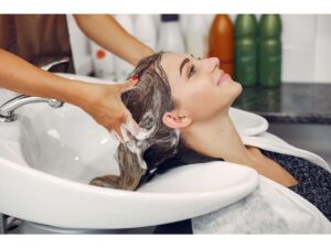 Keep the scalp clean : अपने सर को साफ रखने के लिए घर पर ही तैयार करे स्क्रब