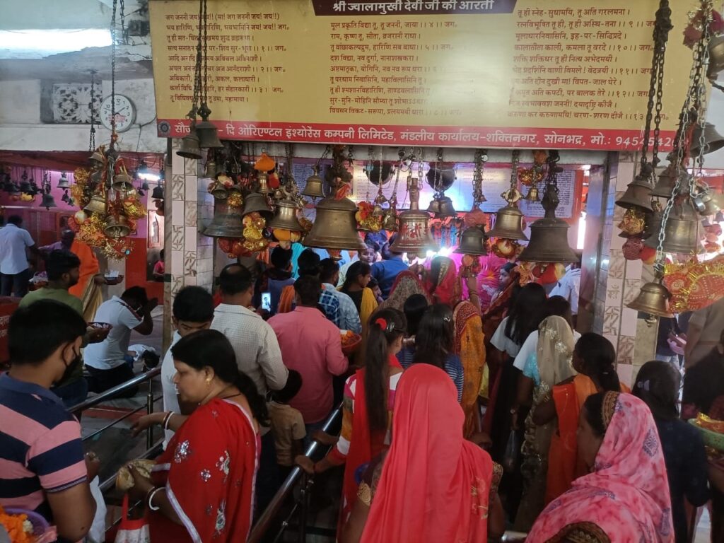 Chaitra Ram Navami 2023 : चैत्र रामनवमी पर्व पर देवी मंदिरों में उमड़ा श्रद्धालुओं का शैलाब देवी मंदिरों में जगह-जगह हवन,भण्डारे एवं कन्याभोज का हुआ आयोजन