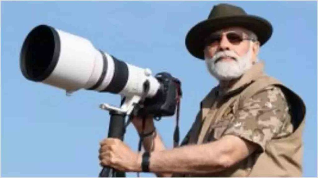 PM Modi सफारी की सैर पर बने फोटोग्राफर, जयराम रमेश ने किया ट्वीट- क्या पोज देते हैं