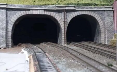 Dangerous Scene? - इस ब्रिज के अंदर से ट्रेन नहीं कुछ और ही निकला, वीडियो देख यकीन करना होगा मुश्किल, देखिए हैरान करने वाला वीडियो