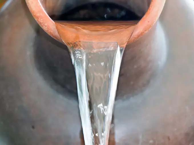 matka water benefits : पेट के लिए दवा है मटके का पानी, Ayurveda Dr. ने गिना दिए नेचुरल फिल्टर के कई फायदे 