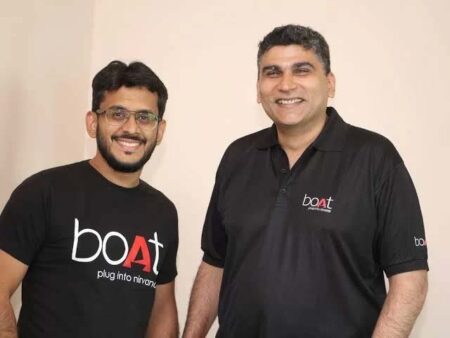 BoAt Success Story : चाइना को हराकर 2 युवा बने करोड़पति,भारतीयों का जीता दिल,Earphone बेचने बालें ने 2100 करोड़ की खड़ी कर दी कंपनी
