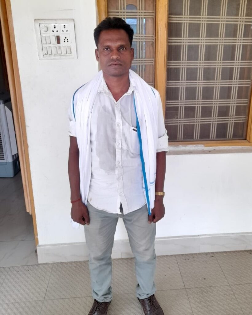 Lokayukt tape: रिश्वतखोर रोजगार सहायक को रीवा लोकायुक्त ने 6000 रुपए रिश्वत लेते रंगे हाथ पकड़ा