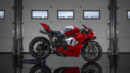 Ducati Panigale V4R : 70 लाख की 998cc की सुपरबाइक भारत में हुई लांच, पलक झपकते ही 100km की होगी स्पीड, जानिए फीचर्स 