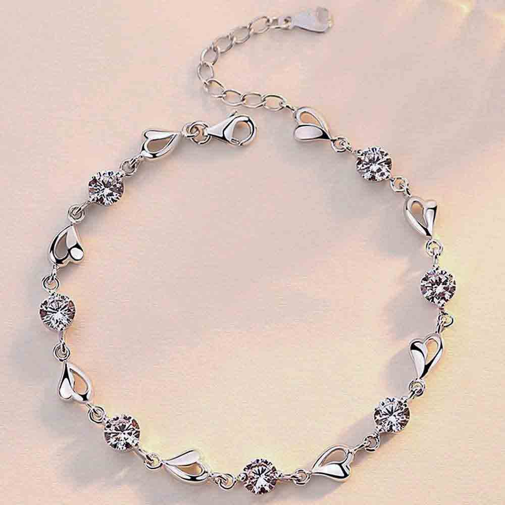 Silver Bracelet Designs : रूठ गई गर्लफ्रेंड तो गिफ्ट करें सिल्वर ब्रेसलेट, क