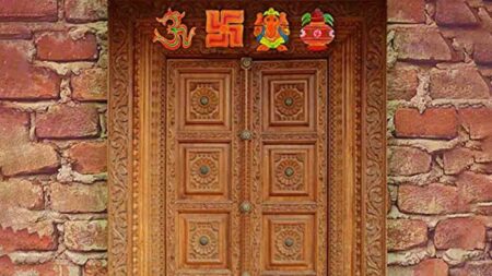 make a swastika of turmeric on the main door of the house in this sawan Archives - विंध्य न्यूज़