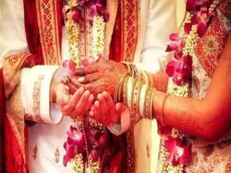 Jharkhand News: शादी के 21 वें दिन पति ने कराई पत्नी की प्रेमी से शादी, जानिए पूरा मामला