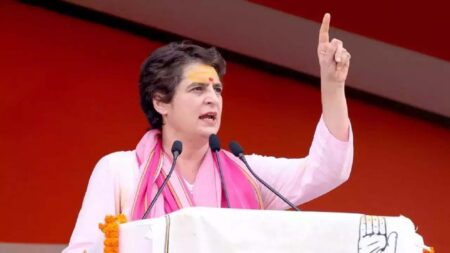 Priyanka Gandhi In Jabalpur: प्रियंका गांधी ने कर्नाटक वाला खेला दांव, 5 घोषणाओं से एमपी की सत्ता में वापसी की बिजाई विसात 