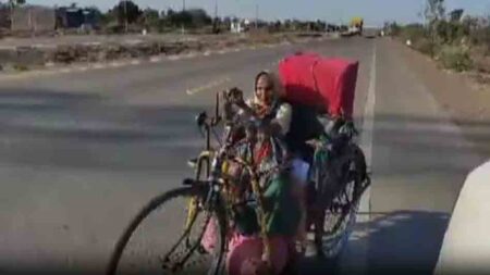Ashok Nagar News : नहीं थे पैसे, 90 साल की महिला ने 180KM ट्राई साइकिल चलाकर पहुंची बेटी के घर
