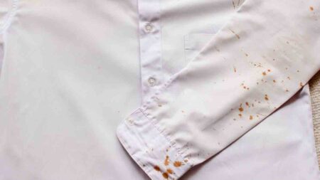 Remove rust stain : घरेलू नुस्खे से छुड़ाएं सफेद कपड़ों में लगे जंग के दाग, दिखेगा नया जैसा कपड़ा