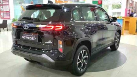 Fortuner की कॉपी है यह टोयोटा की SUV, 28kmpl माइलेज के साथ एडवांस टेक्नोलॉजी ने कई कंपनियों की बढ़ाई मुश्किलें 