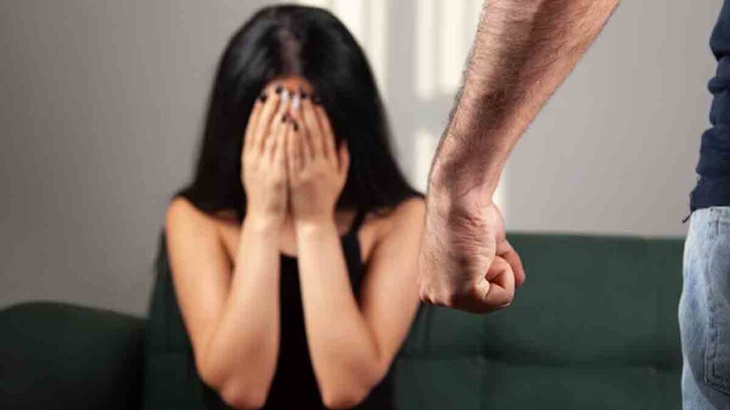 Society culture : पति के इन पांच बातों को महिलाओं को नहीं करना चाहिए नजर अंदाज, तुरंत देना चाहिए रोक