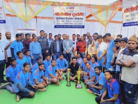 Singrauli News : अदाणी फाउंडेशन की मदद से वॉलीबॉल टूर्नामेंट आयोजित, फाइनल मुकाबला में मझौली की टीम ने मारी बाजी