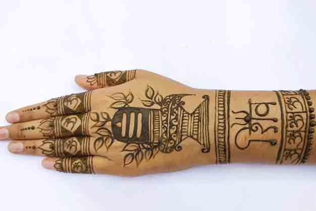 Bel Patra Mehndi Designs : महाशिवरात्रि में हाथों पर सजाएं बेलपत्र मेहंदी डिजाइंस, भगवान शिव की बरसेगी कृपा