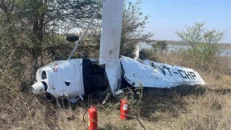 Plane Crash In Guna: गुना में लैंडिंग के समय क्रैश हुआ ट्रेनी विमान, महिला पायलट को आई गंभीर चोट, देखें वीडियो