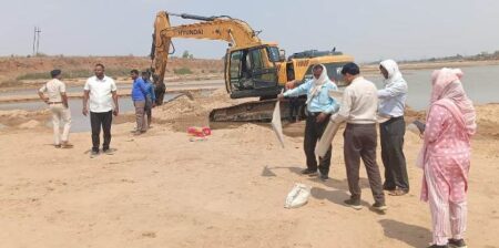 Singrauli News: सीधी का ठेकेदार सरई क्षेत्र में कर रहा रेत का अवैध उत्खनन
