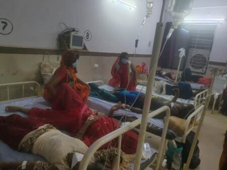 Mauganj News : दूषित पानी पीने से दो दर्जन से ज्यादा लोग बीमार, सभी को इलाज के लिए अस्पताल में कराया गया भर्ती
