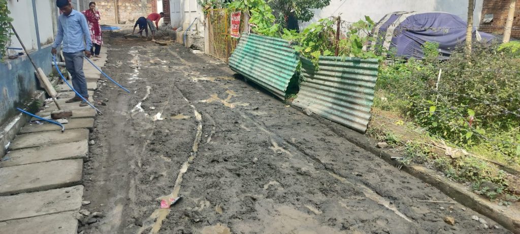 भ्रष्टचार से बनी सड़क की 2 महीने बाद भी नहीं हो पाई जांच,ठेकेदार और ननि अधिकारियों के सामने जनप्रतिनिधि भी सरेंडर ?