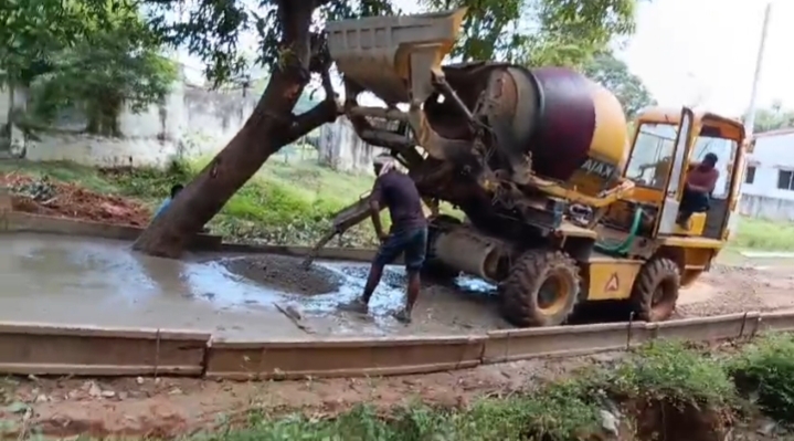 Singrauli News: मनरेगा में मिलर मशीन से कराया जा रहा निर्माण, शिकायत के बाद भी CEO नहीं लिया कोई एक्शन, देखें वीडियो