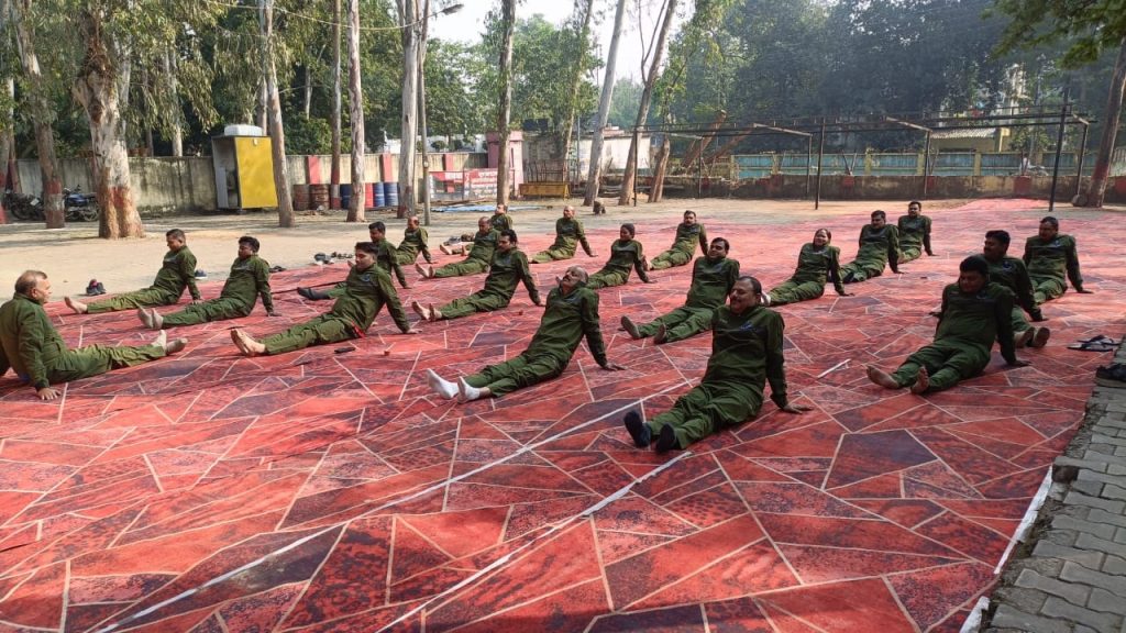 तनाव पर नियंत्रण, ध्यान से समाधान, मोरवा थाना में नई पहल